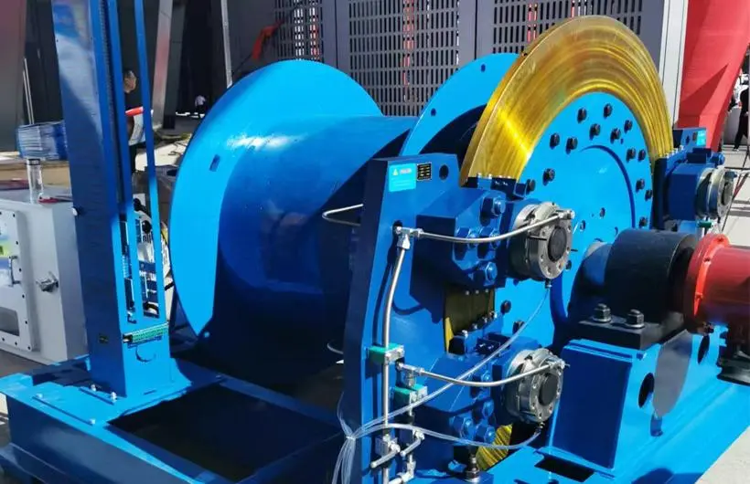 Torno de izaje minero JTP con motor de imanes permanentes integrado